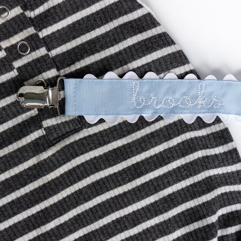 Light Blue Ric Rac Brooks Hand Lettered Pacifier Clip Paci Clip - New - Picture 2 of 3